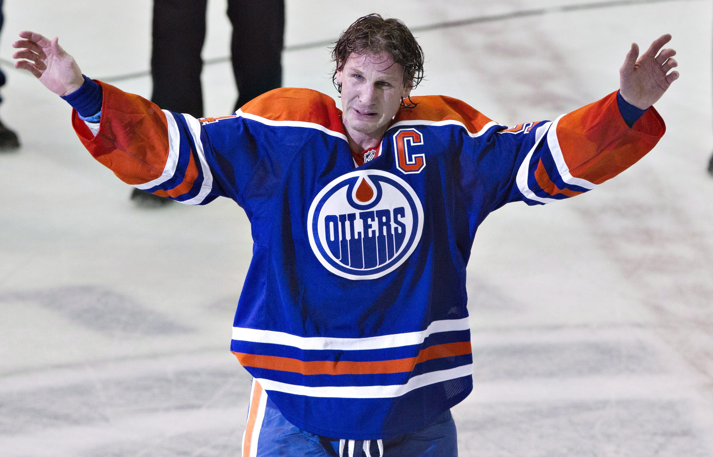 Oilers retire Kevin Lowe's jersey, raise his No. 4 to rafters