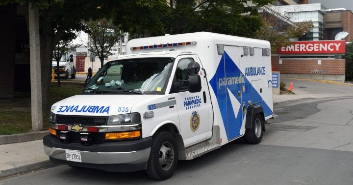 Дете в критично състояние, след като е било блъснато от транспортен камион в Торонто