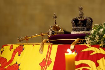 Kraliçe Elizabeth'in Ölümü: Kanada, Yurtdışında Kraliyet Ürünlerinde Artış Talebi - Ulusal | Globalnews.ca