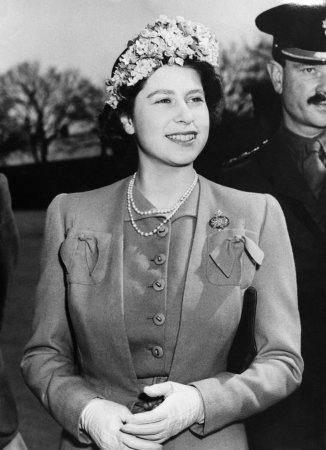 Queen Elizabeth II, longest-reigning monarch in British history, dead ...