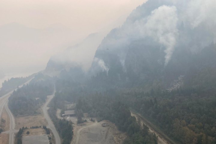 Flood Falls Trail wildfire near Hope, B.C. continues to challenge fire crews