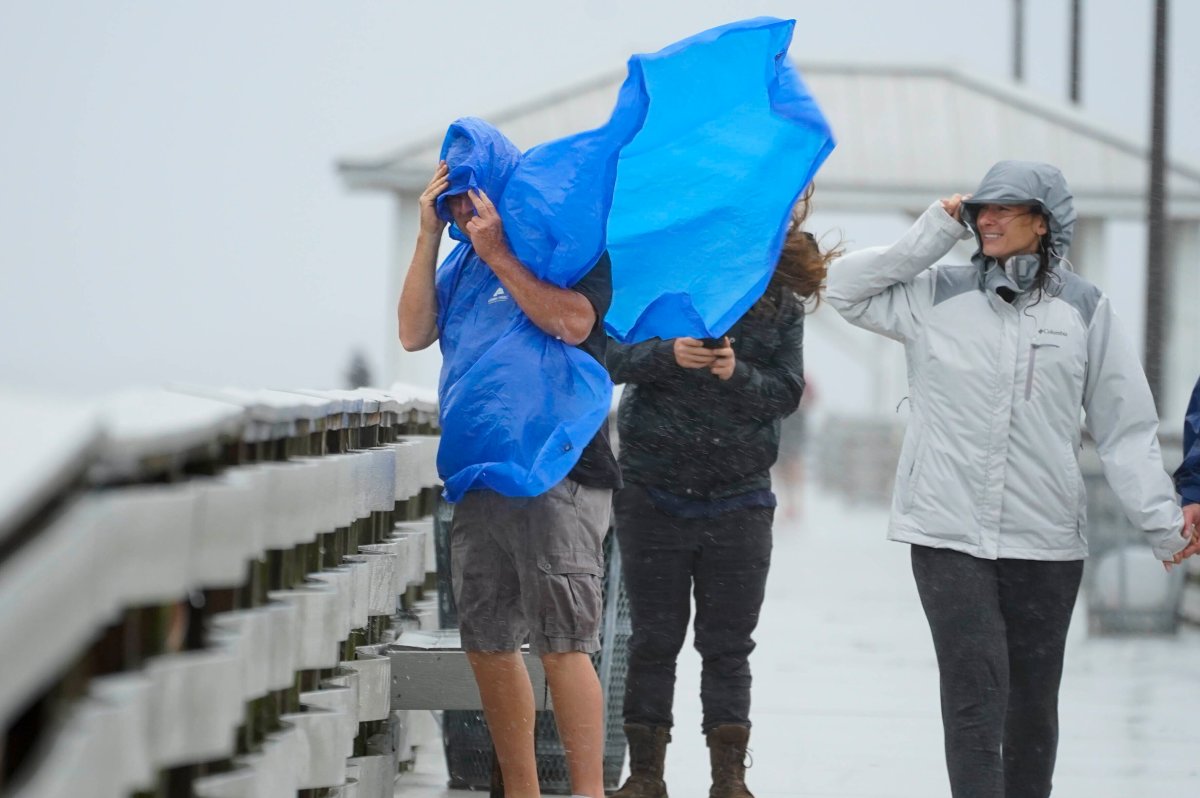 Hurricane Ian: Canadians in Florida hunker down as storm lashes state