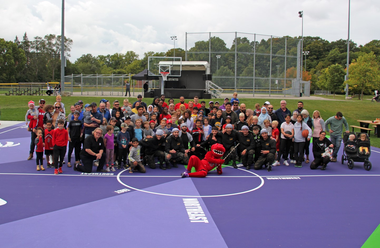 globalnews.ca - Kate Otterbein - Toronto Raptors unveil newly upgraded basketball courts in London, Ont.