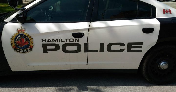 Полицията на Хамилтън е издала заповеди за арест на двама