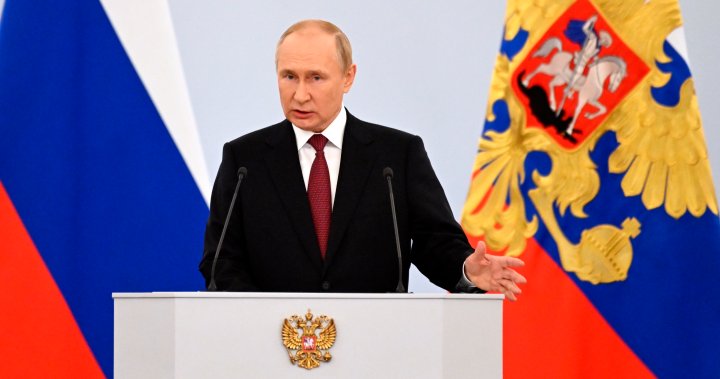 Путину исполняется 70 лет, он молится о «здоровье и долголетии» по мере углубления украинского кризиса