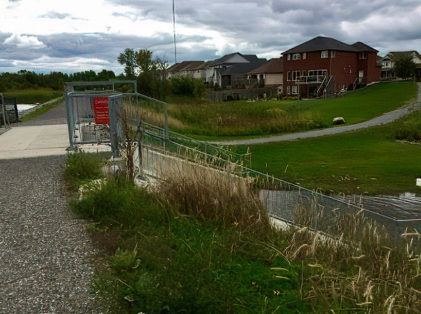 The existing walkway in Waverley Heights Park to access the Thompson Bay Dam.