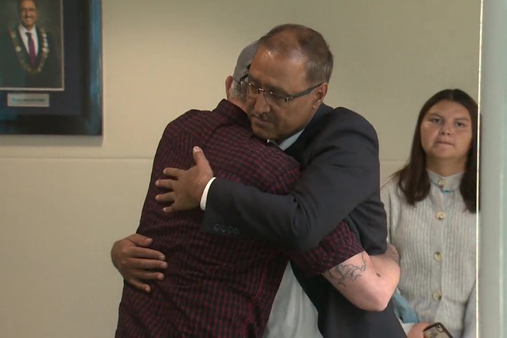 Family of Edmonton stabbing victim meet with Mayor Amarjeet Sohi