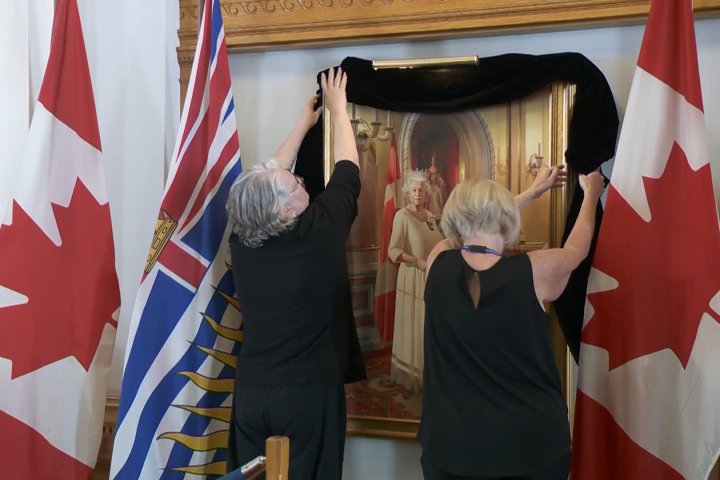 Queen Elizabeth’s official portraits draped in black as B.C. residents mourn