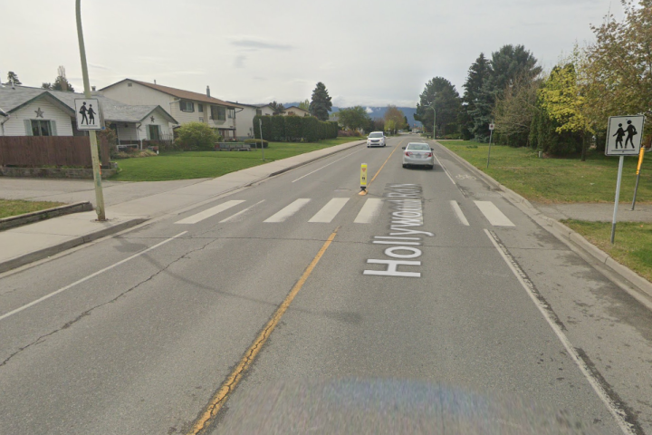 Kelowna residents call for lights on local crosswalk after many near misses