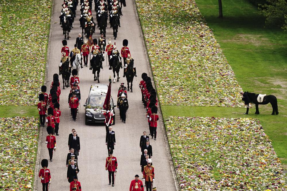 The Queen’s Beloved Corgis And Pony Brought Out To Say Goodbye During ...