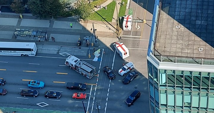 Charter bus hits and kills pedestrian in downtown Vancouver – BC