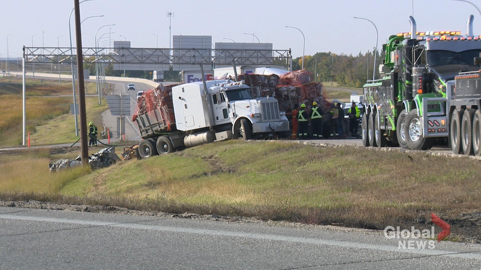 Multi Vehicle Crash On Winnipeg S Perimeter Highway Disrupts Traffic   Perimeter Crash 093022 