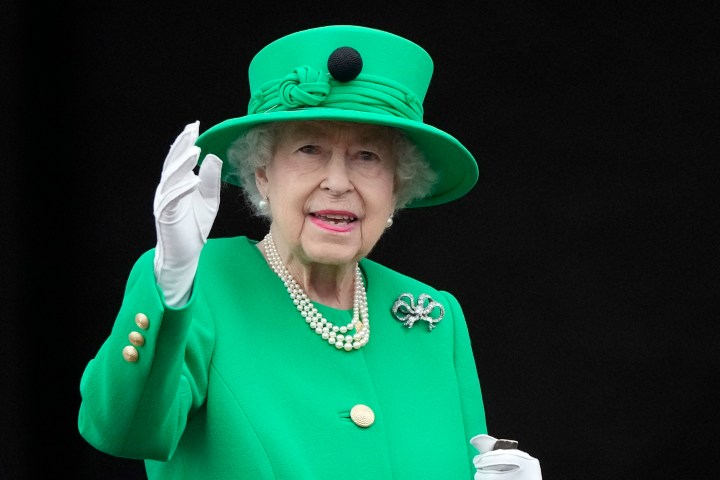 Queen Elizabeth II waves to the crowd during the Platinum Jubilee Pageant at the Buckingham Palace in London, on June 5 on the last of four days of celebrations to mark the Platinum Jubilee.