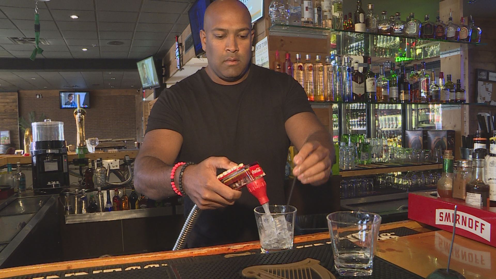 Местен ресторантьор казва че фирмите му са били подложени на