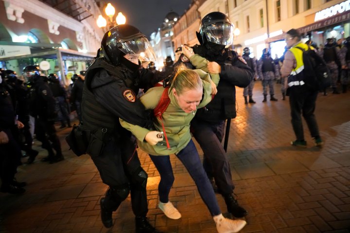 Russian police arrest hundreds in protests over Putin’s military mobilization