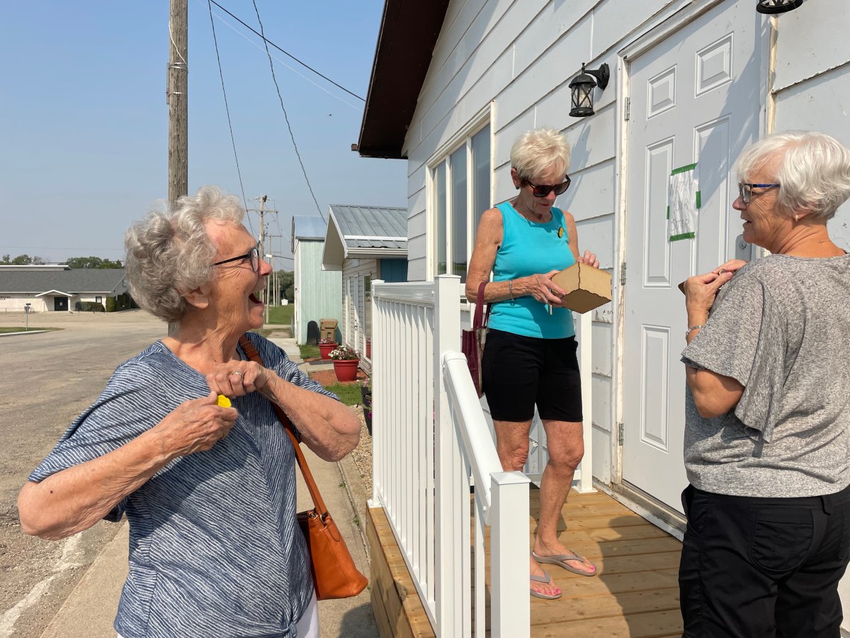 Amid manhunt, a Saskatchewan bowling team reflects on loss and a