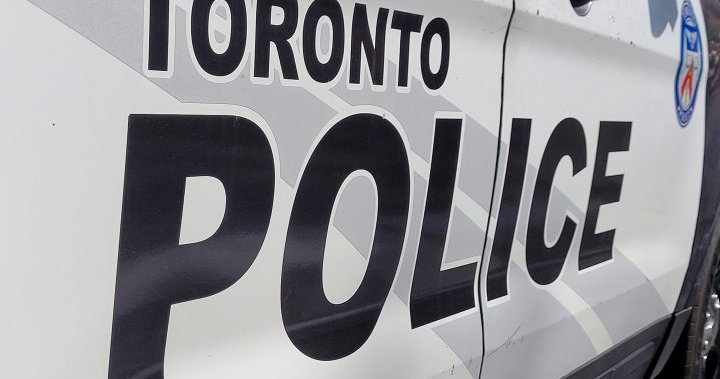 Жена повреди автомобил с камък на паркинга на еврейското училище в Торонто: полиция