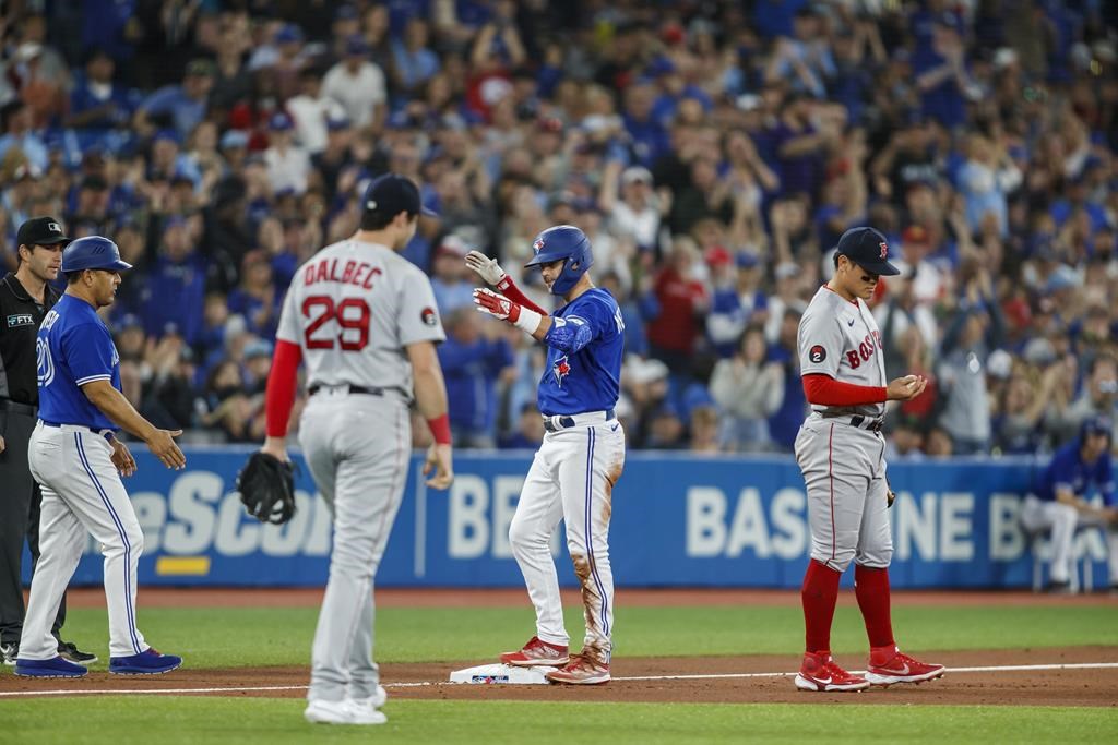 Vázquez's HR in 10th lifts Red Sox over Blue Jays