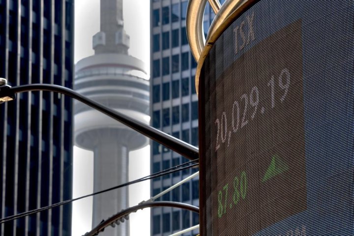 Financial and tech stocks help lift S&P/TSX composite, energy down as oil falls