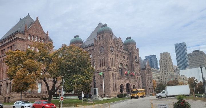 Ontario NDP sets ultimatum for legislature keffiyeh ban, threatening to defy rules  | Globalnews.ca