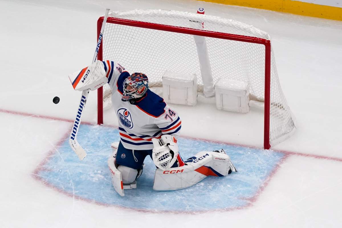 Edmonton Oilers goaltender Stuart Skinner deflects a puck during the first period of an NHL hockey game against the St. Louis Blues Wednesday, Oct. 26, 2022, in St. Louis.