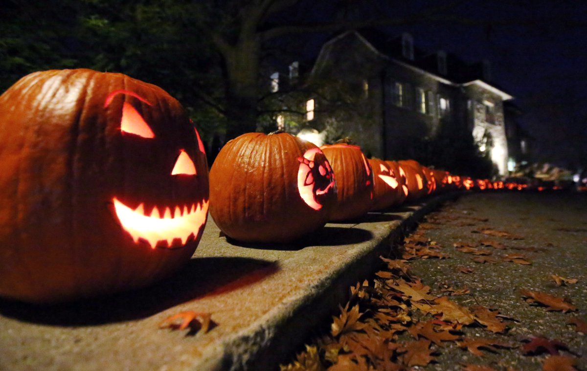 With Halloween right around the corner, London-area residents have been getting into the spooky spirit by decking out their yards with spine-chilling sights and ghoulish goodies. 