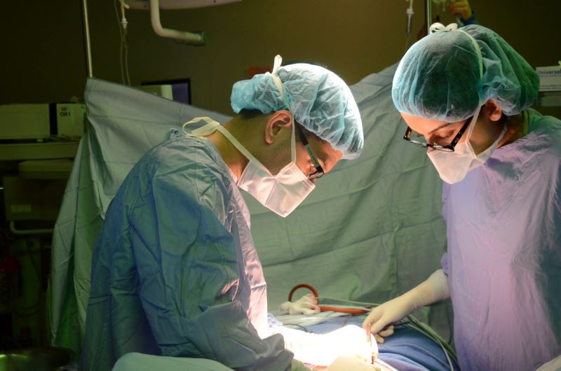 Dr. Sukhbir Sony Singh of the Ottawa Minimally Invasive Gynecology Group performs excision surgery at the Ottawa Hospital.
