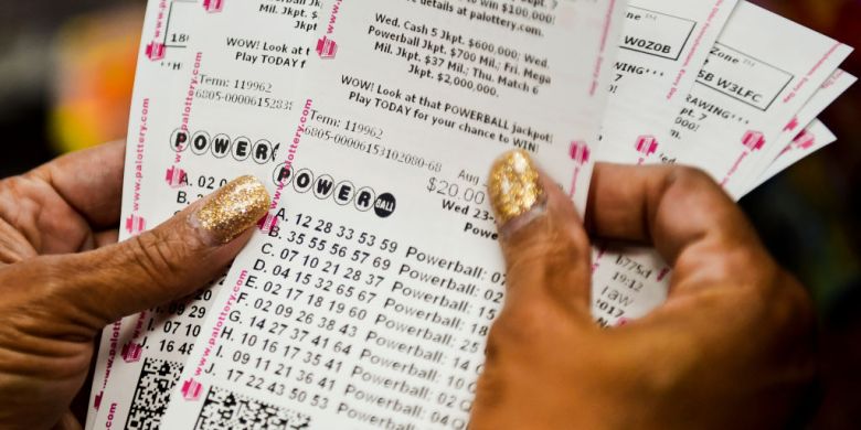 Powerball jackpot hits US$835 million — and Canadians can test their luck too