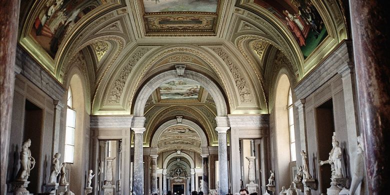 American tourist smashes Vatican statues after demanding to see Pope