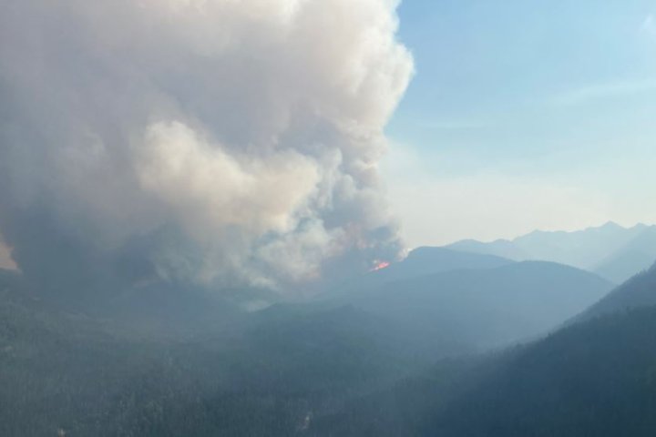 Two large wildfires burning out of control in southern B.C. near Highway 3