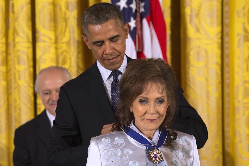 Loretta Lynn Dead Country Music Icon And Coal Miner S Daughter Dies At   Loretta4 