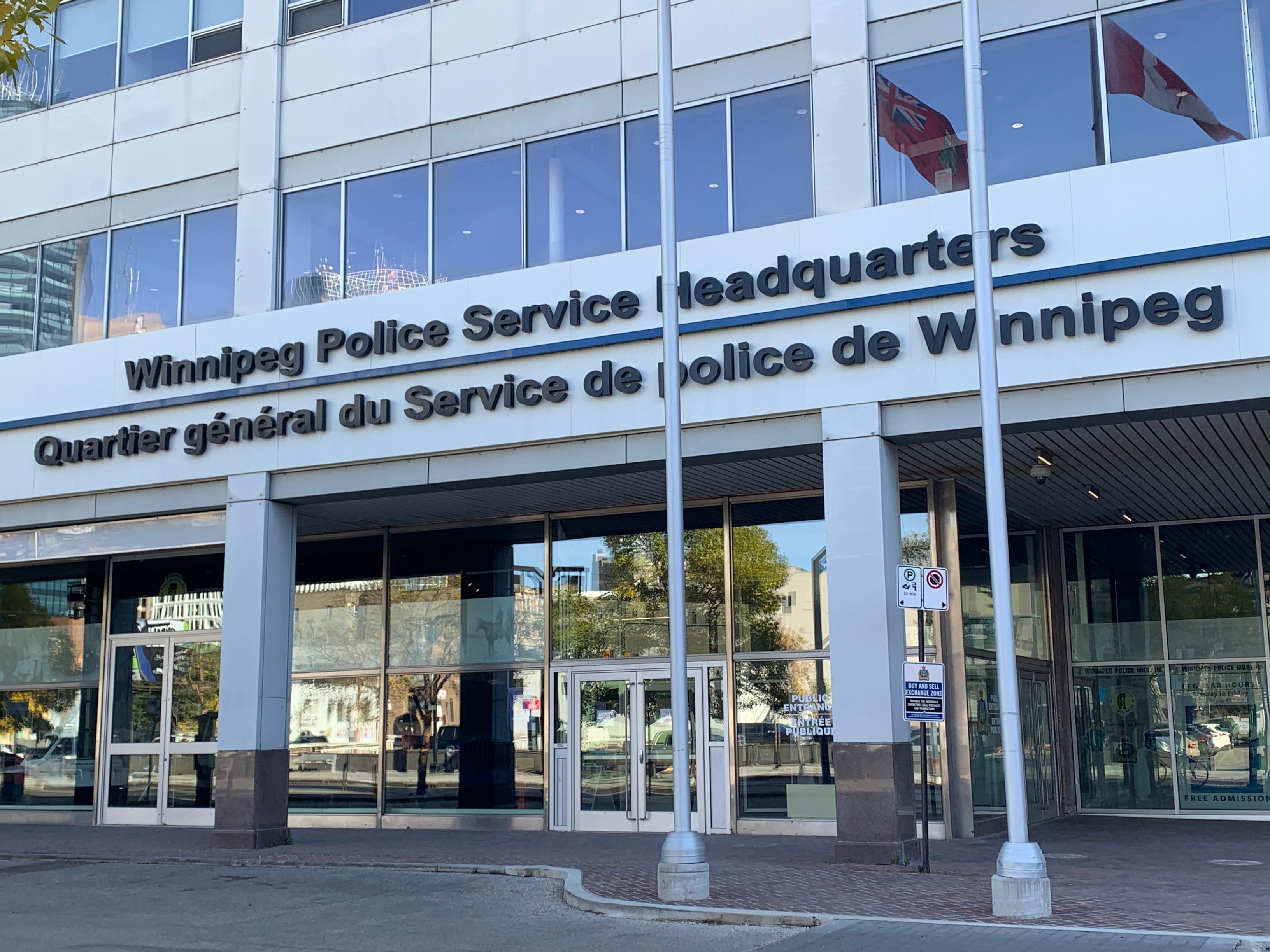 Woman taken to hospital following attempts to restrain her, Winnipeg police say