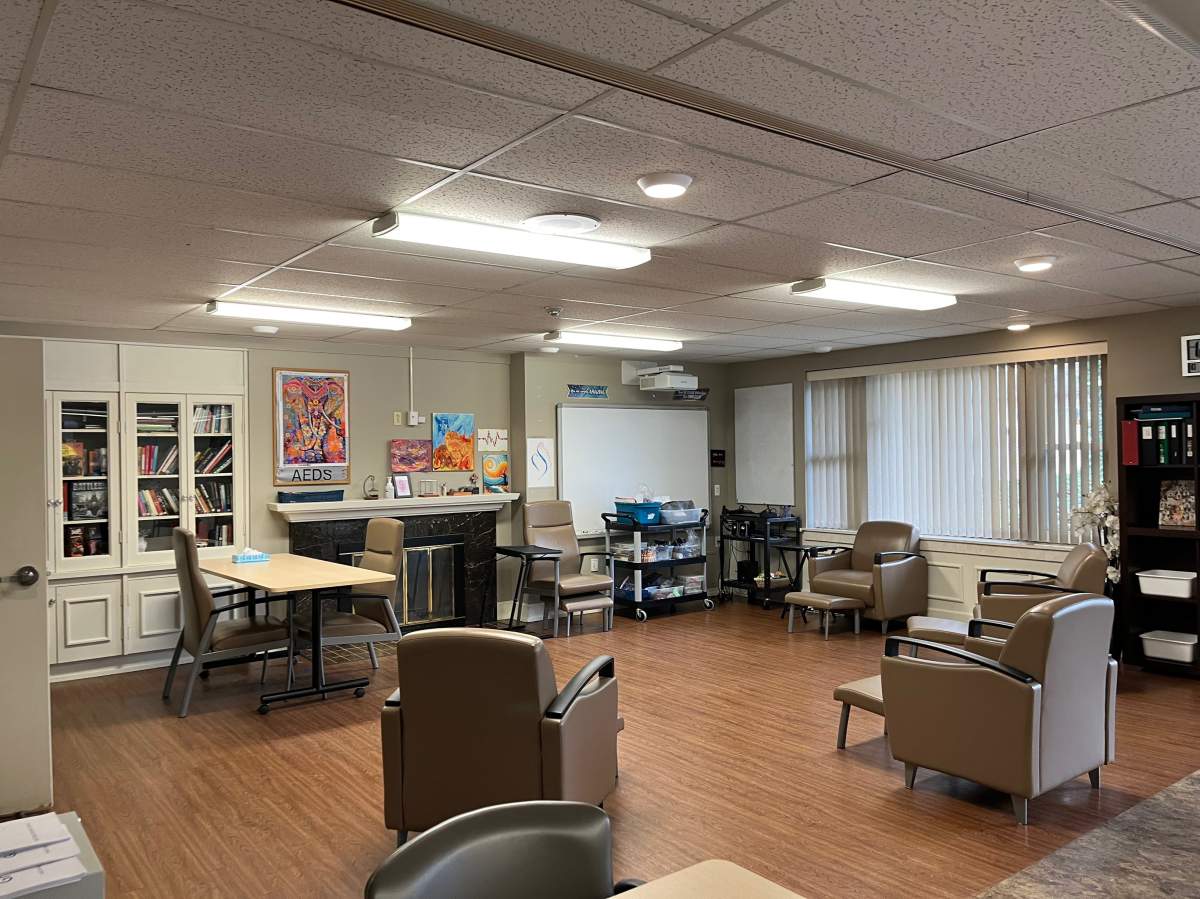 The living room of the AEDS on Riverview Avenue.