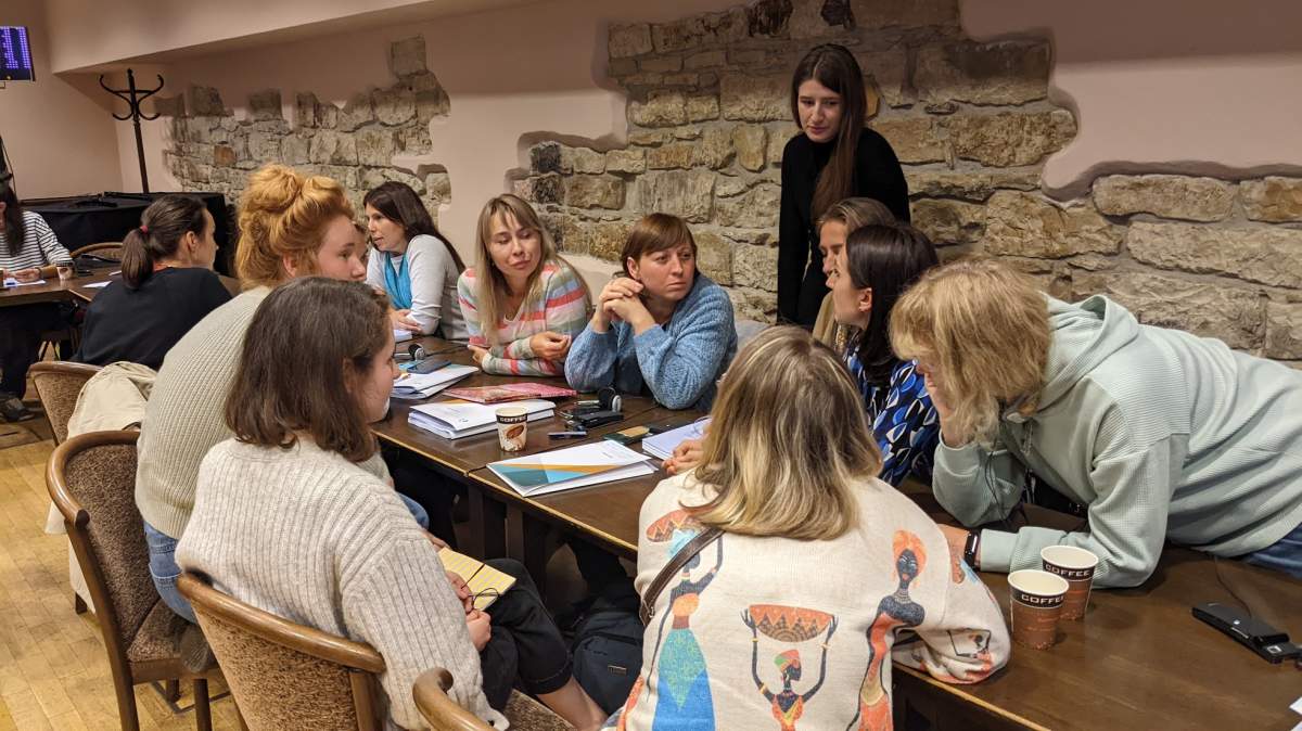 A group of Ukrainian psychologists being trained in STRONG (Supporting Transition Resilience of Newcomer Groups) in the Czech Republic.