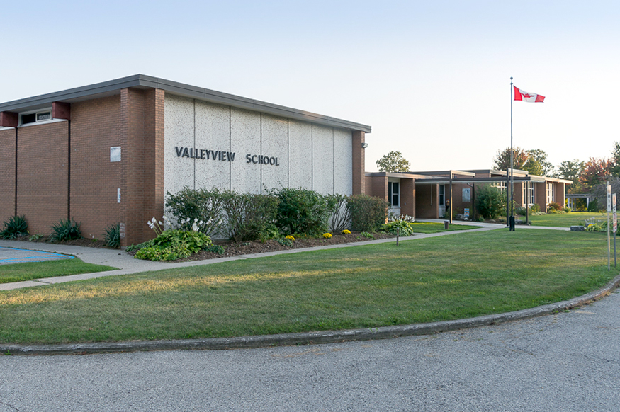 Valleyview Elementary School in London, Ont., will be closed on Monday, Oct. 3, due to no running water. 