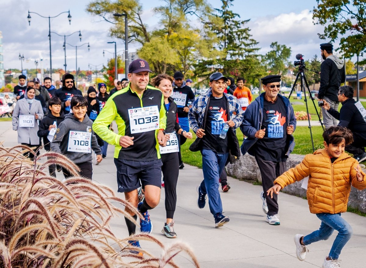 Residents participating in the Run for Barrie at Centennial Park. Oct. 9, 2022.