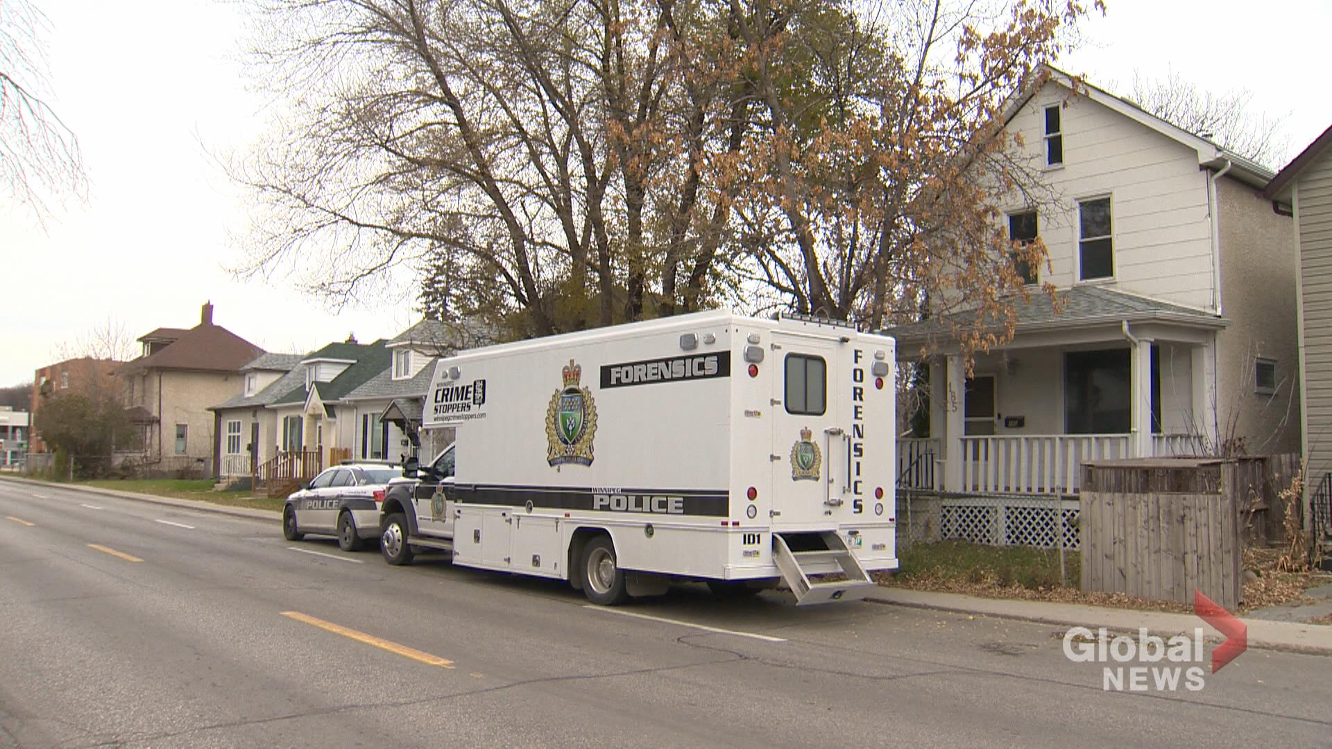 Winnipeg police investigate death of injured man found on sidewalk