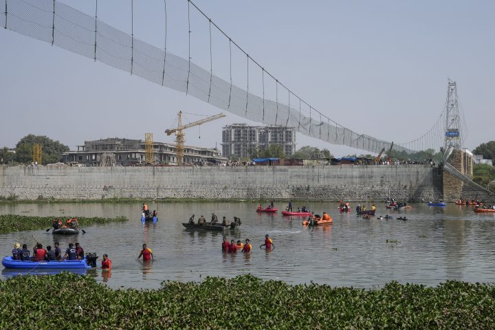 India suspension bridge collapse