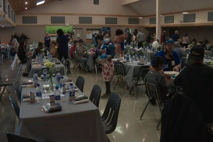 Annual south Edmonton Thanksgiving feast pays tribute to late laundromat owners