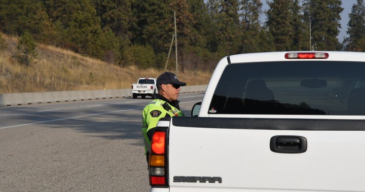 ‘Staggering number of drivers’ not slowing down when passing workers, authorities: RCMP