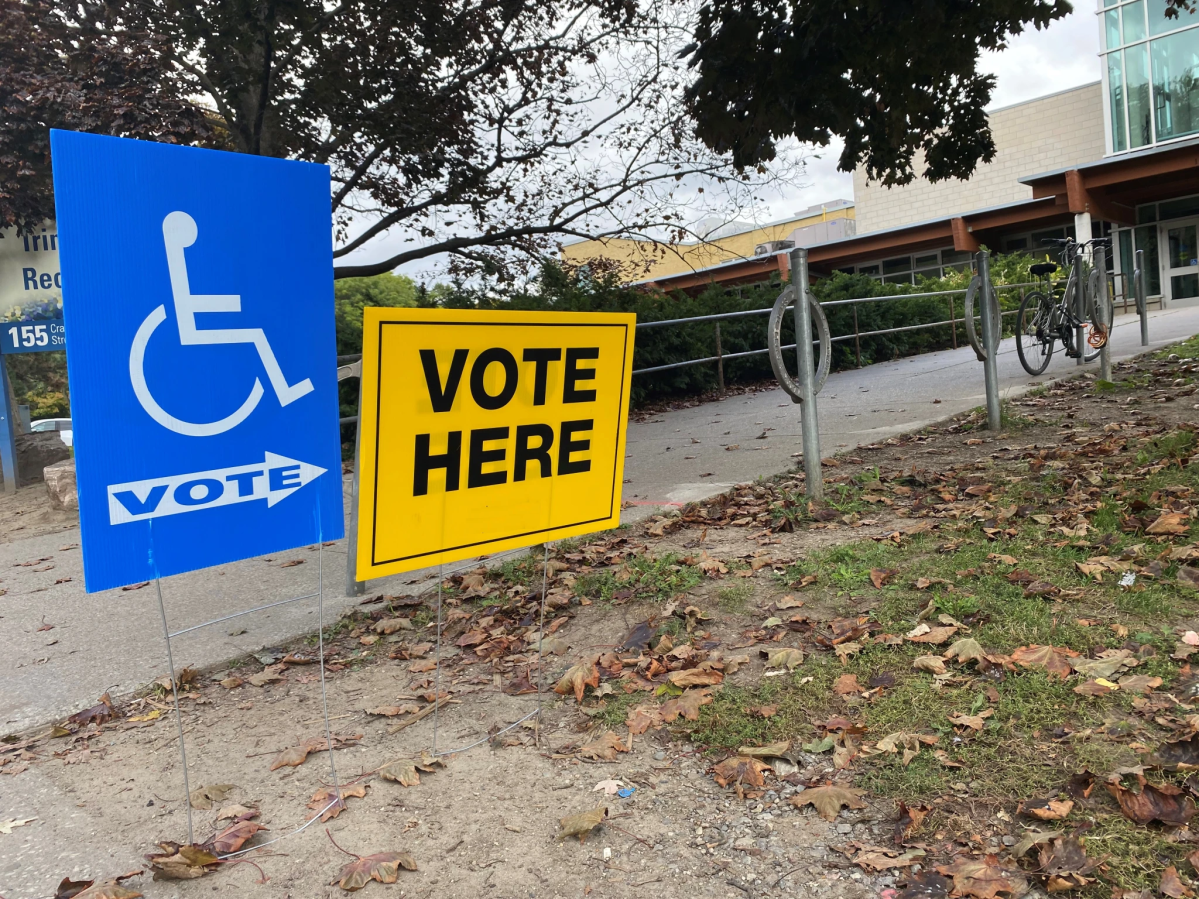 A vote sign is seen in the GTA on October 7, 2022.