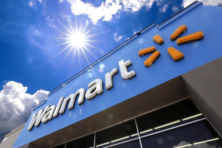 Walmart sales rise as consumers look to stretch their dollar amid high inflation