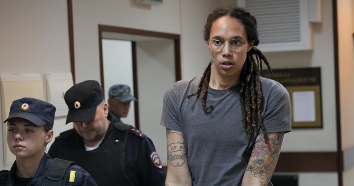La star de la WNBA Brittney Griner envoyée dans une colonie pénitentiaire russe pour purger une peine de neuf ans – National