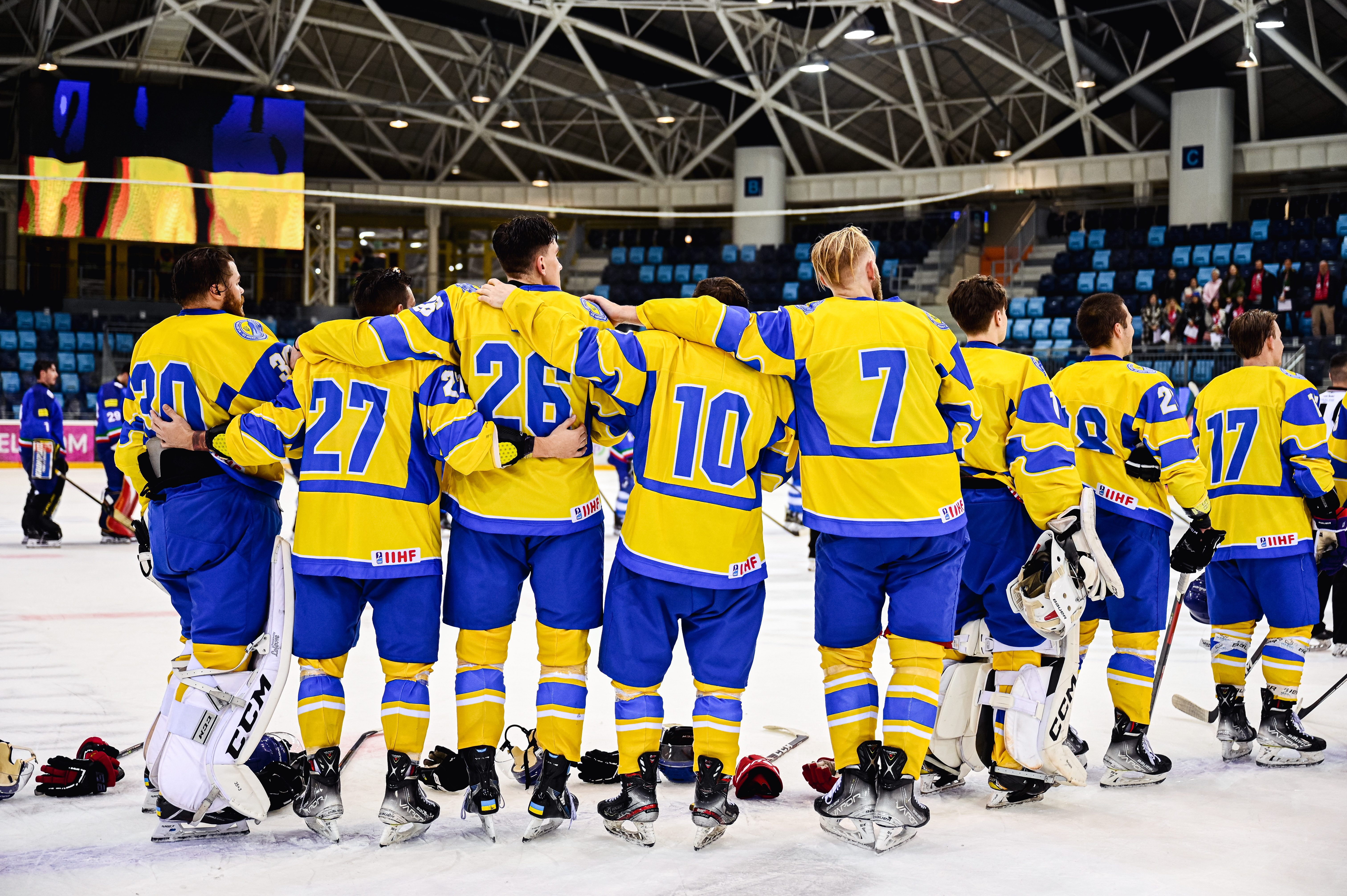 Western Canada university hockey teams to host Ukrainian national