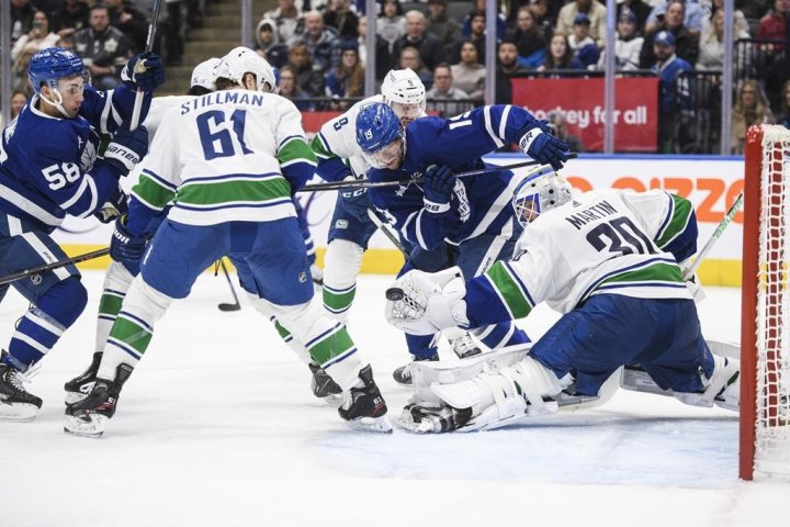 Maple Leafs rally to defeat struggling Canucks 3-2