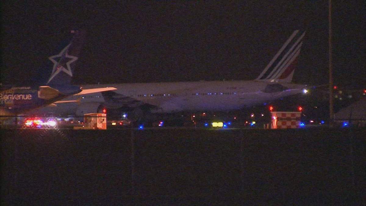 An airplane at Montreal Trudeau International Airport on November 15, 2022.