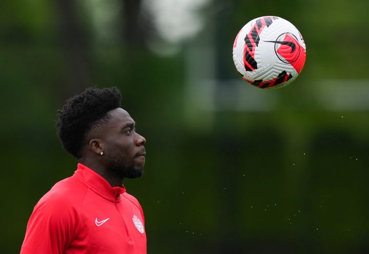 Canada's Alphonso Davies suffers muscle tear 2 weeks before World