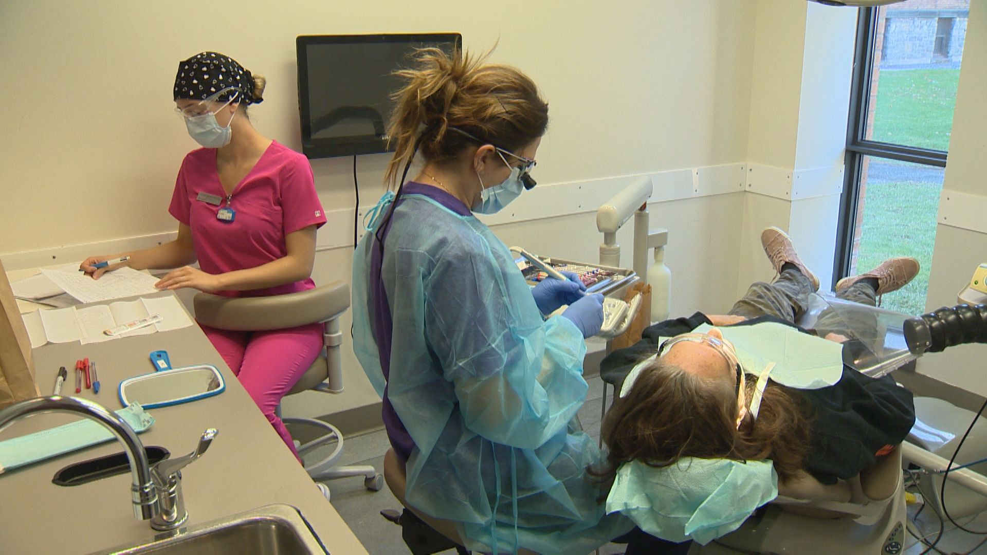 Montreal Dental Hygienists Give Back To The Community With Free Oral   FREE DENTAL CARE 