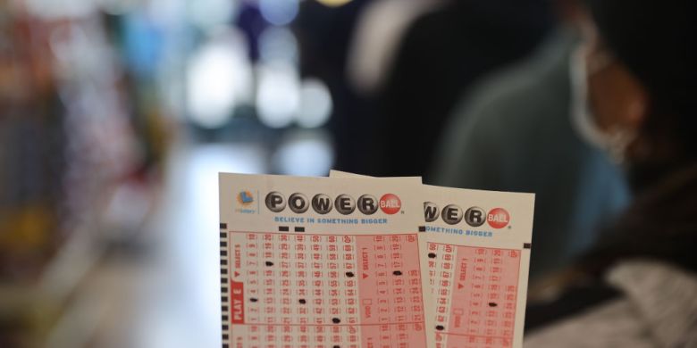 Single winning Powerball ticket sold for world-record US$2.04B jackpot