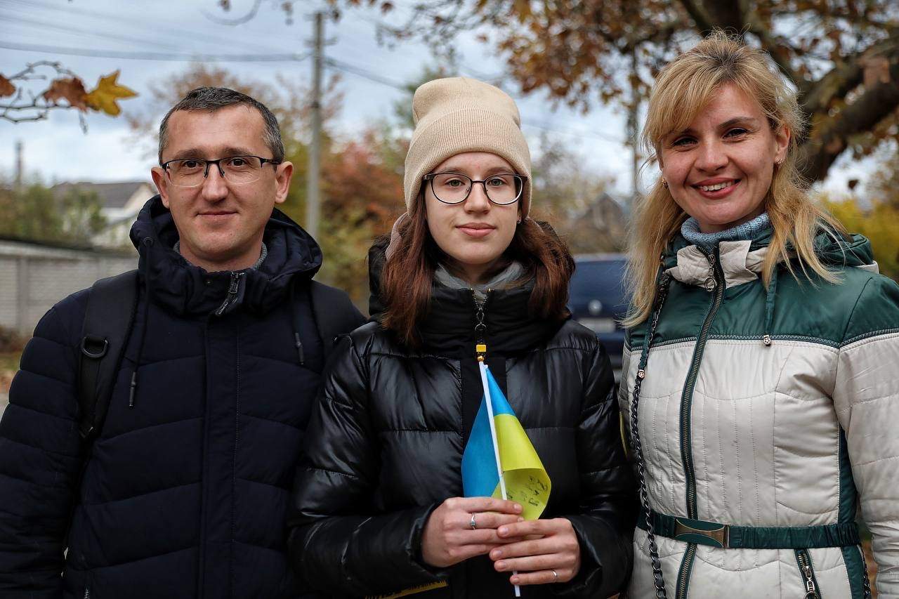 Olena Yankovska, right, with her daughter and husband.